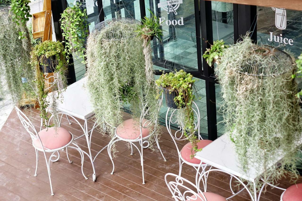 Spring@Tapae Hotel Chiang Mai Exterior photo